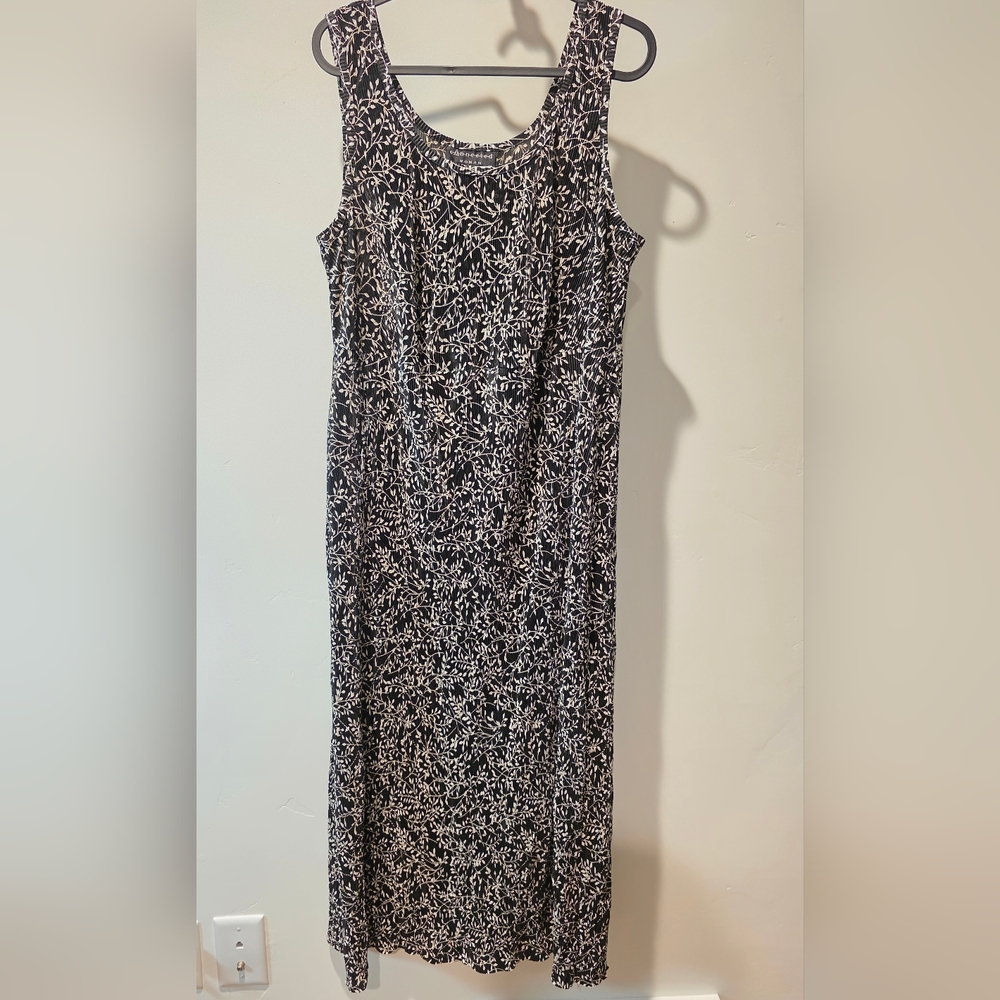 Connected Apparel Black and White Midi Dress